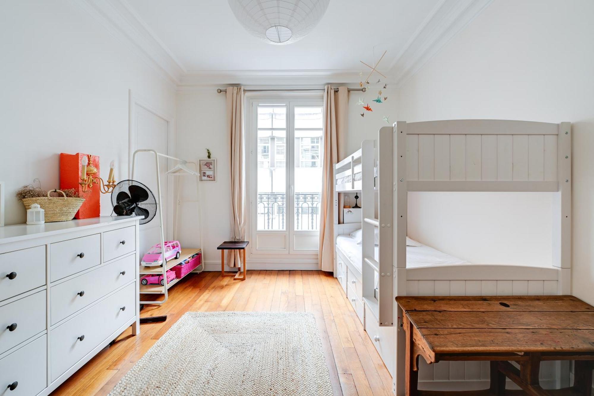 Veeve - Cartographer's Haven Paris