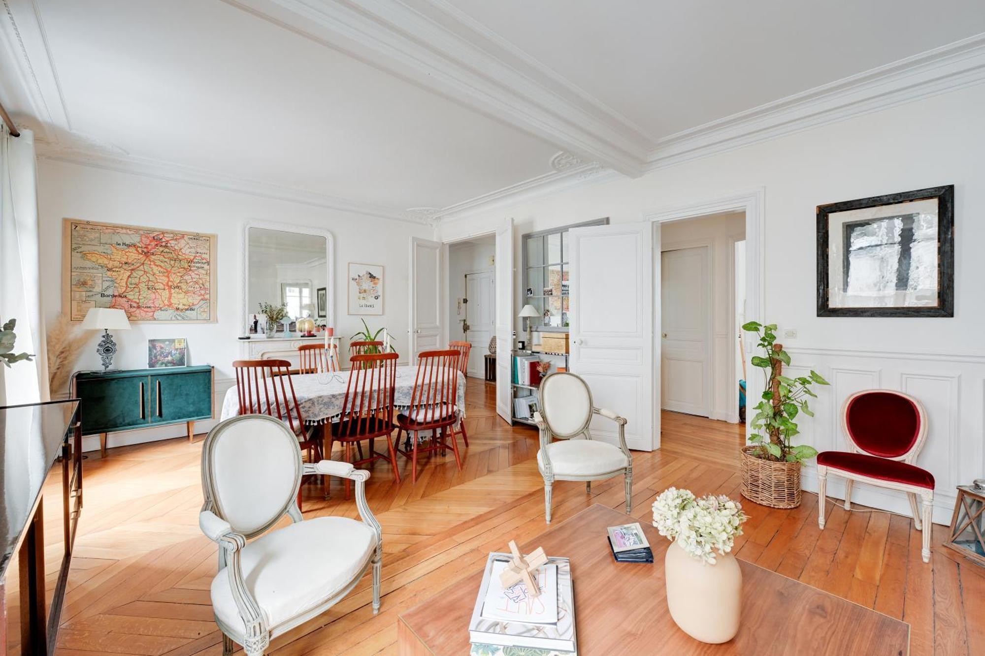 Veeve - Cartographer's Haven Apartment Paris